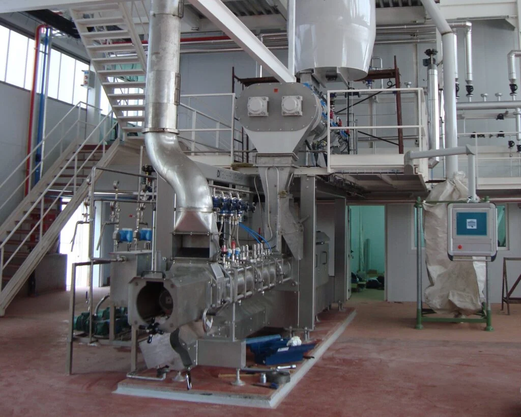 Extrusionsanlage mit Dosierung und Absaugung